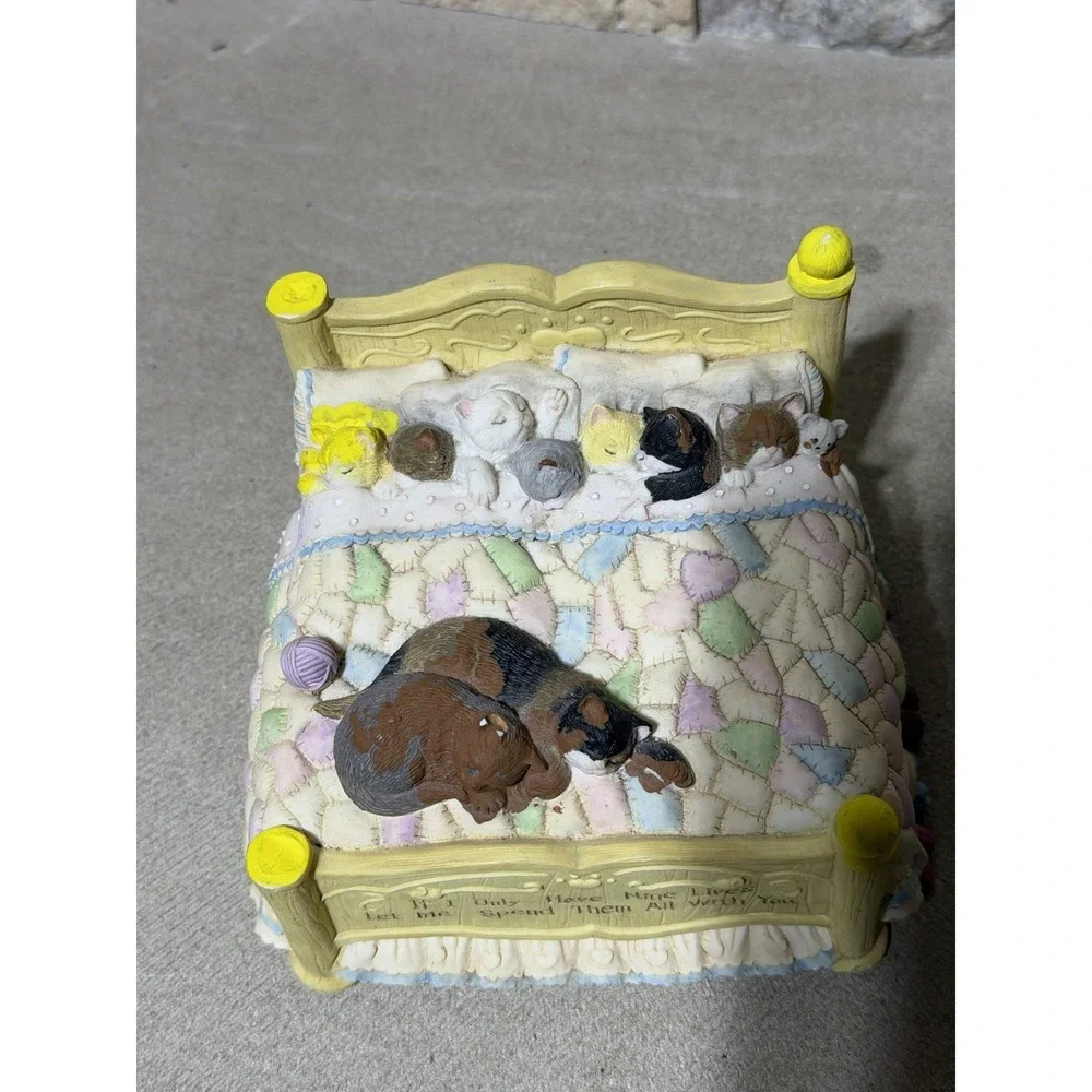San Francisco Music Box Co Marjorie Sarnat Cat Bed Music Box 1995 Sleeping‎ Cats